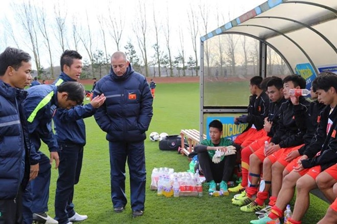 HLV Graechen: U19 VN thieu mot thu linh tinh than hinh anh