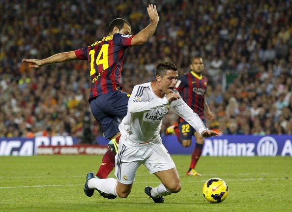 Sao Barca thua nhan bat luc truoc Ronaldo hinh anh