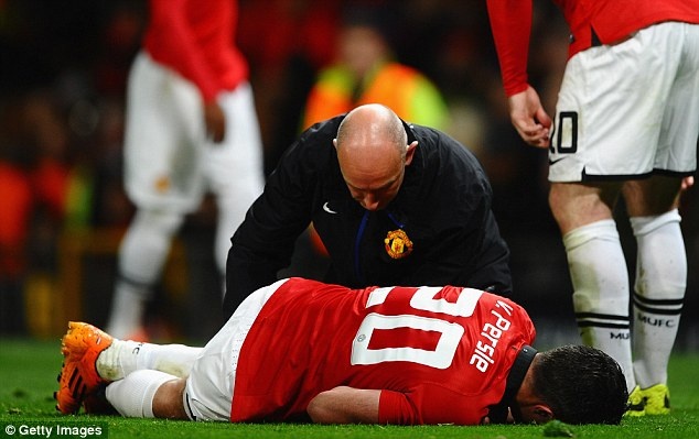 Van Persie chan thuong 6 tuan, lo dai chien voi Bayern hinh anh