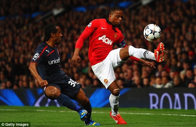 Sau Vidic nhiều khả năng Evra là ngôi sao tiếp theo rời M.U. Ảnh: Getty Imgaes.