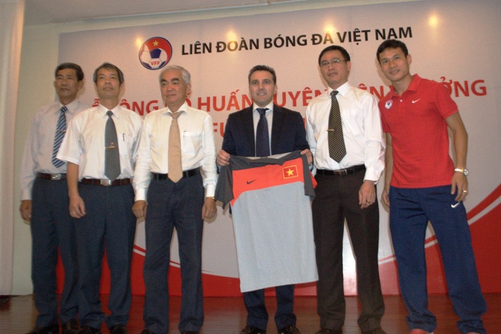 Tân chủ tịch VFF Lê Hùng Dũng có mặt trong lễ ra mắt của HLV Bruno Formoso.