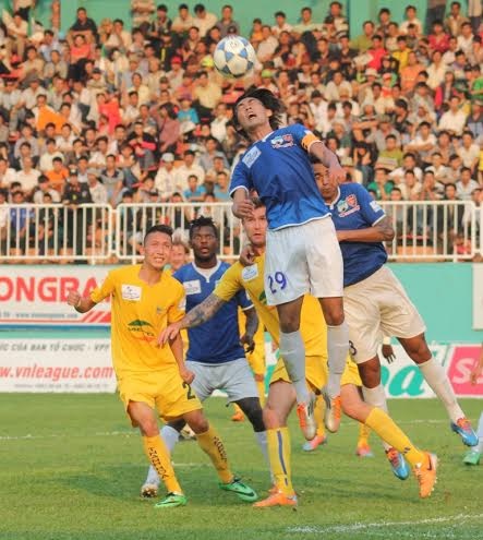 Thanh Hoa dut mach thang, B.Binh Duong pha dop tai Chi Lang hinh anh