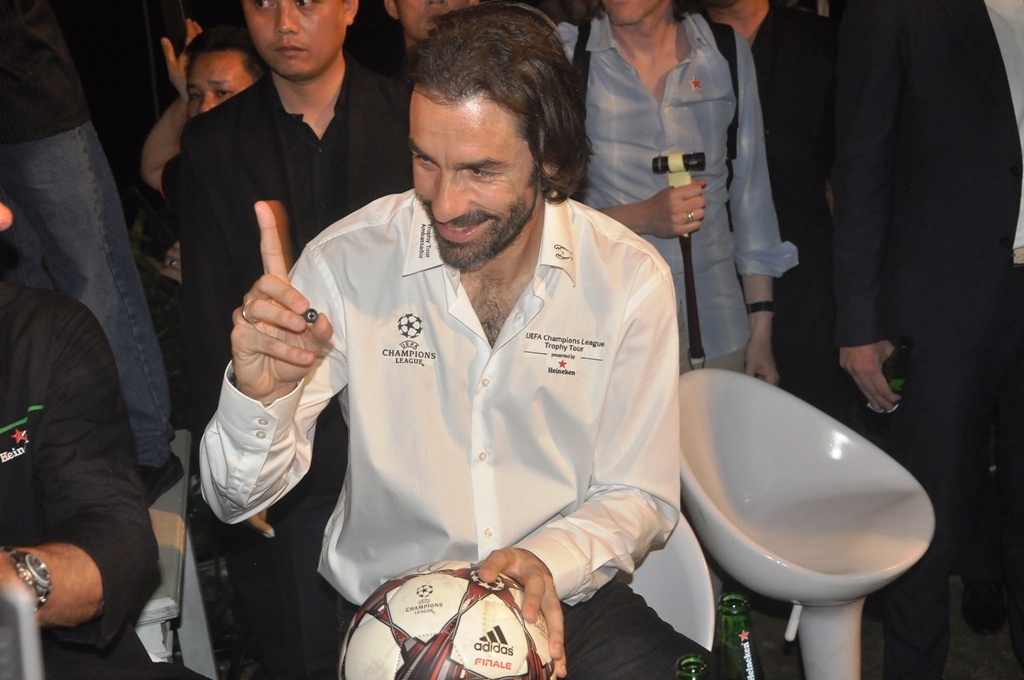 Tiền vệ người Pháp không thay đổi là bao so với thời gian còn thi đấu cho Arsenal.