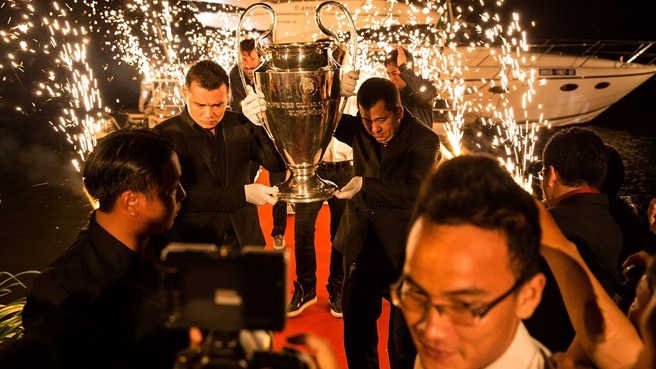 UEFA ngac nhien truoc do cuong cua NHM Viet Nam hinh anh