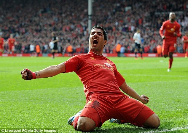 Forlan khuyen Luis Suarez bo Liverpool sang M.U hinh anh