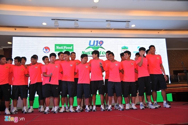 Cac cau thu U19 Viet Nam the hien ca khuc Anh khong doi qua' hinh anh