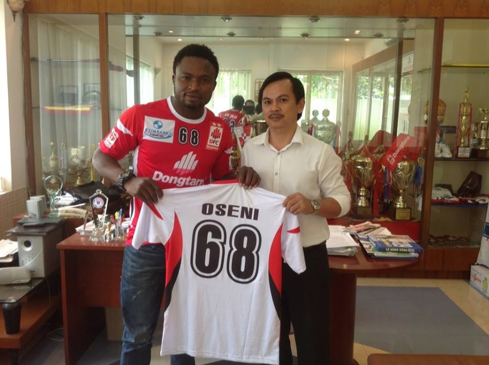 Dong Tam Long An tau 2 ngoi sao de chong xuong hang hinh anh