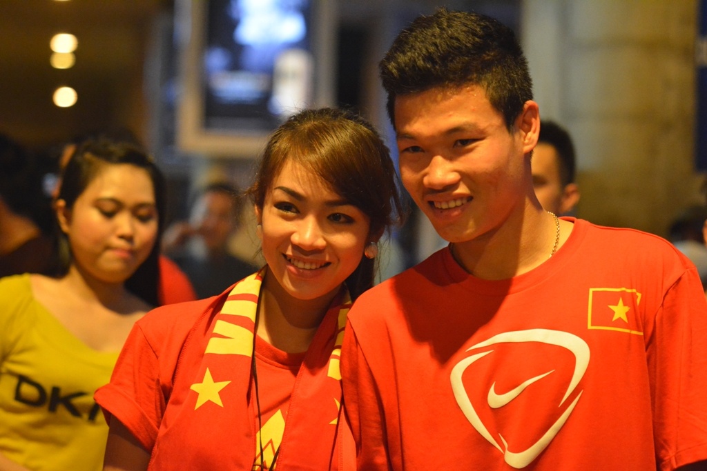 U19 Viet Nam tro ve trong vong tay nguoi ham mo hinh anh