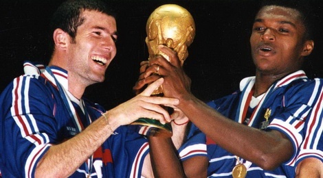 Desailly doi luong cao ky luc neu dan dat tuyen Viet Nam hinh anh