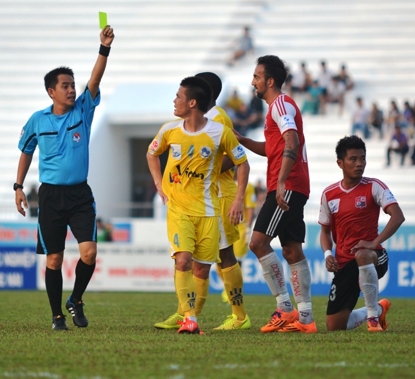 Lối đá áp sát không ngần ngại phạm lỗi của Hải Phòng đã hạn chế rất nhiều sức mạnh của Đồng Nai.