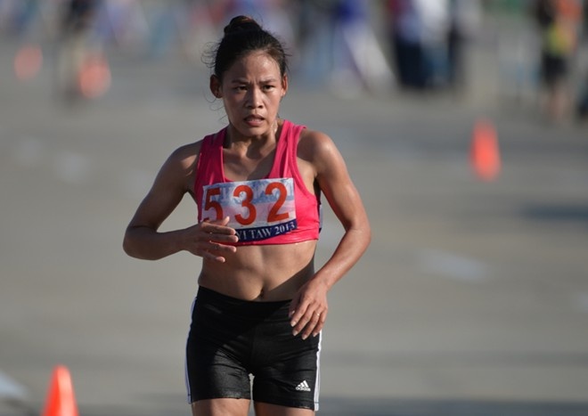 Nu hoang di bo duoc trao lai HCV SEA Games 27 hinh anh