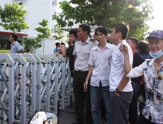 Khan gia phan no vi khong duoc xem futsal hinh anh