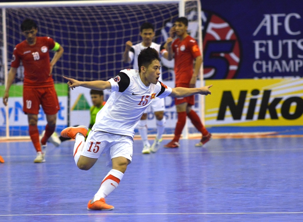 Giai futsal chau A: Viet Nam thang tung bung 10-4 hinh anh