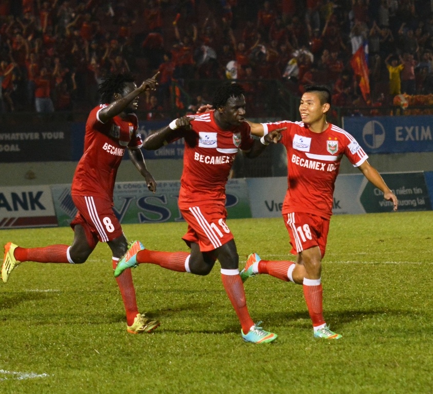 B.Binh Duong vat va thang 10 nguoi cua Hai Phong hinh anh