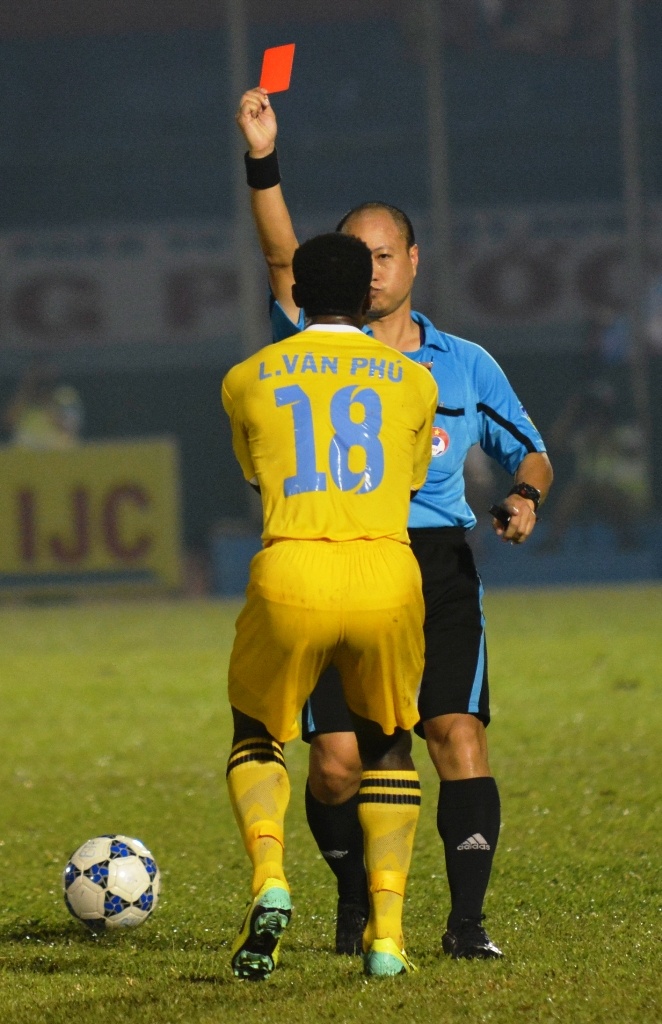 Hải Phòng chính là đội bóng chơi rắn nhất tại V.League. Tính luôn cả thẻ phạt của Lê Văn Phú, họ đã nhận 44 thẻ vàng, 3 thẻ đỏ.