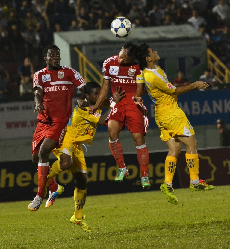 Hàng thủ của Hải Phòng đã chơi rất tốt, đặc biệt trong hiệp 1 khi hóa giải hầu hết những đợt tấn công của đội chủ nhà B.Bình Dương.