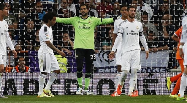 Rea Madrid đã bỏ lỡ cơ hội cực lớn để đuổi kịp A.Madrid về điểm số khi để Valencia cầm hòa trên sân nhà.