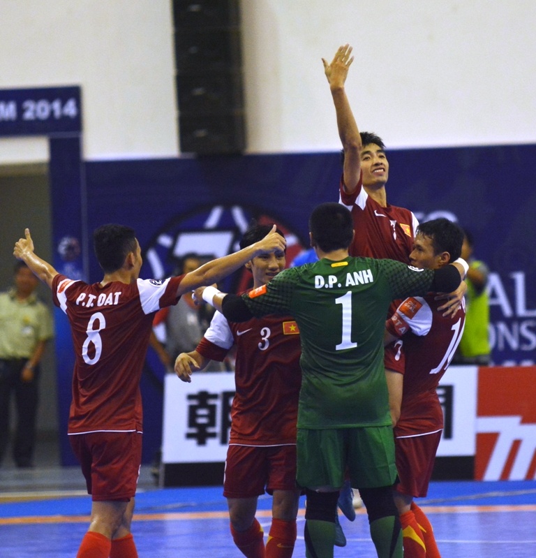 Tu nhan vien tiep thi den ngoi sao tuyen futsal Viet Nam hinh anh