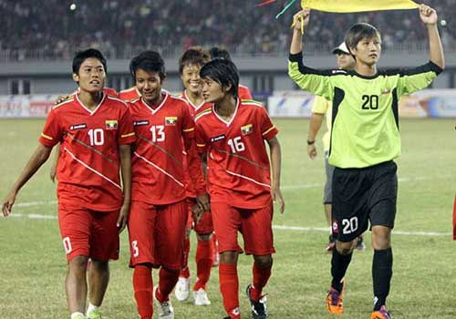 Tuyển nữ Myanmar nhận được sự hậu thuẫn rất lớn từ LĐBĐ nước này cũng như 1 tỷ phú trong nước. Việt Nam dù đã đánh bại Myanmar nhiều lần trong những năm qua nhưng đó đều là những trận đấu hết sức vất vả.