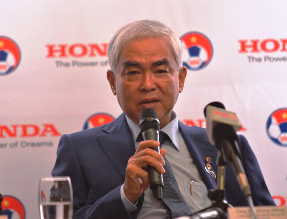 Chu tich Le Hung Dung: ‘VFF khong voi toi Takeshi Okada’ hinh anh
