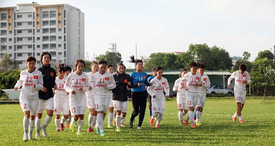 Các cầu thủ nữ ĐTVN trong buổi tập cuối cùng chuẩn bị cho trận gặp Jordan vào ngày mai 14/5.