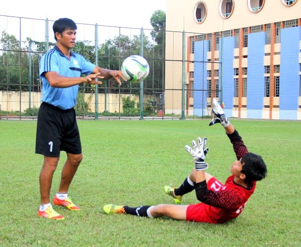 PVF là một trong những lò đào tạo bóng đá trẻ tốt nhất Việt Nam hiện nay, quy tụ rất nhiều cựu danh thủ của BĐVN. Trong ảnh là QBV Việt Nam 2011- cựu thủ môn Võ Văn Hạnh