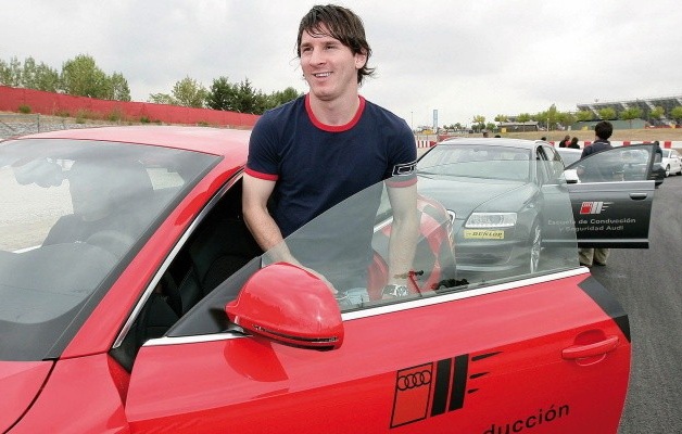 Luong Messi du mua moi ngay 1 sieu xe, moi thang 1 biet thu hinh anh