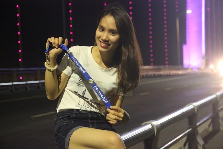 Fan nu Real Madrid tin Ronaldo, Di Maria hinh anh