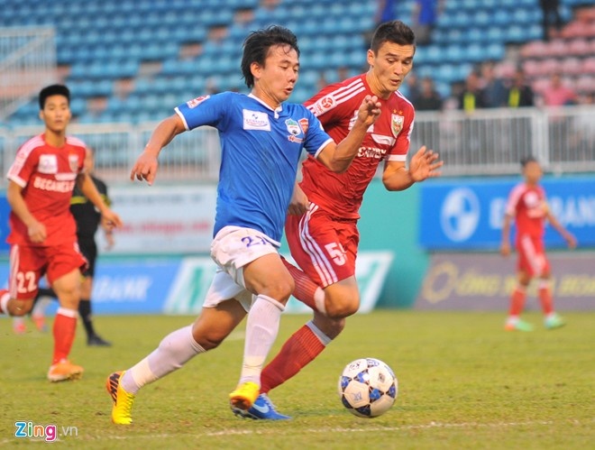 Minh Toàn được thử sức rất nhiều tại V.League 2014.