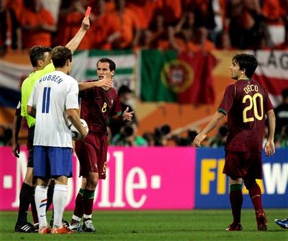 Deco rất hiếm khi nhận thẻ đỏ nhưng cũng là nạn nhân của Ivanov khi phải rời sân vì nhận 2 thẻ vàng.