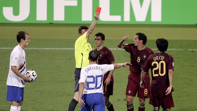 Tran dau nhieu the nhat cac ky World Cup giua Ha Lan- Bo Dao Nha. hinh anh