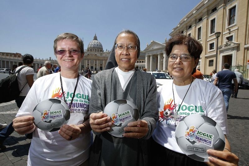 Nguy co buon nguoi, ep buoc ban dam tai World Cup hinh anh