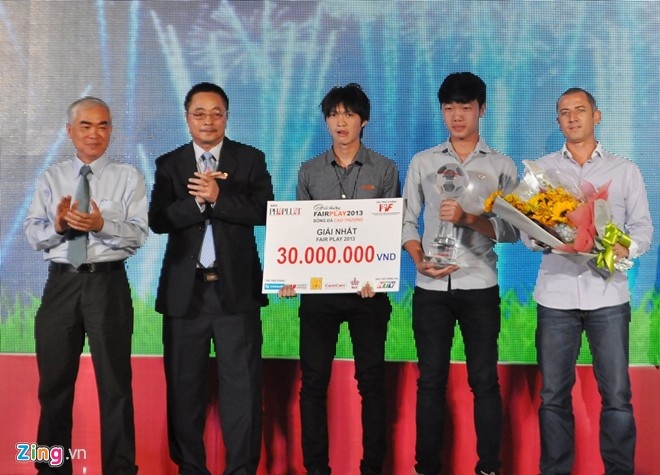 U19 Việt Nam được vinh danh ở giải thưởng năm 2013 nhờ lối chơi cao thượng, cống hiến của mình.