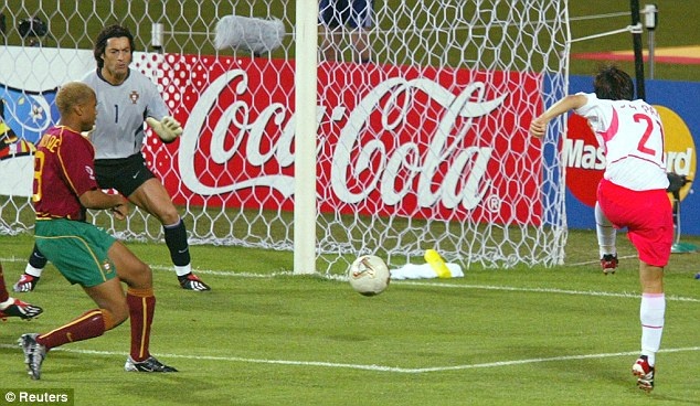 Park Ji-Sung ghi bàn vào lưới Bồ Đào Nha tại World Cup 2002 trên sân nhà.