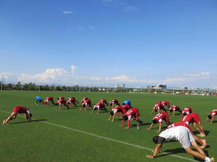 Buoi tap dau tien cua U19 Viet Nam tai Nhat Ban hinh anh