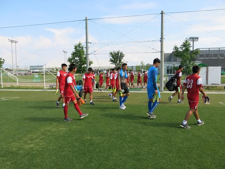Các cầu thủ U19 Việt Nam thỏa mái tập luyện tại J-Green Sakai khi đặt chân đến đây hôm 8/6.