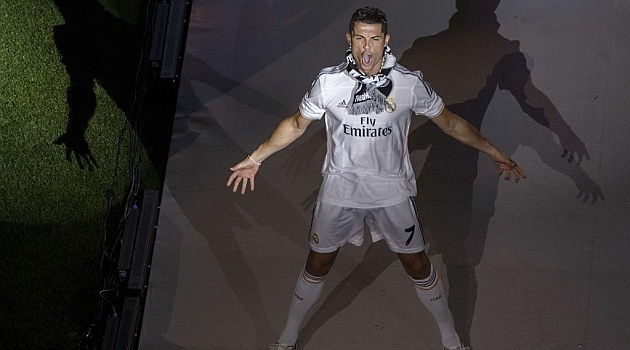 Tron 5 nam Cristiano Ronaldo lam chan dong the gioi hinh anh