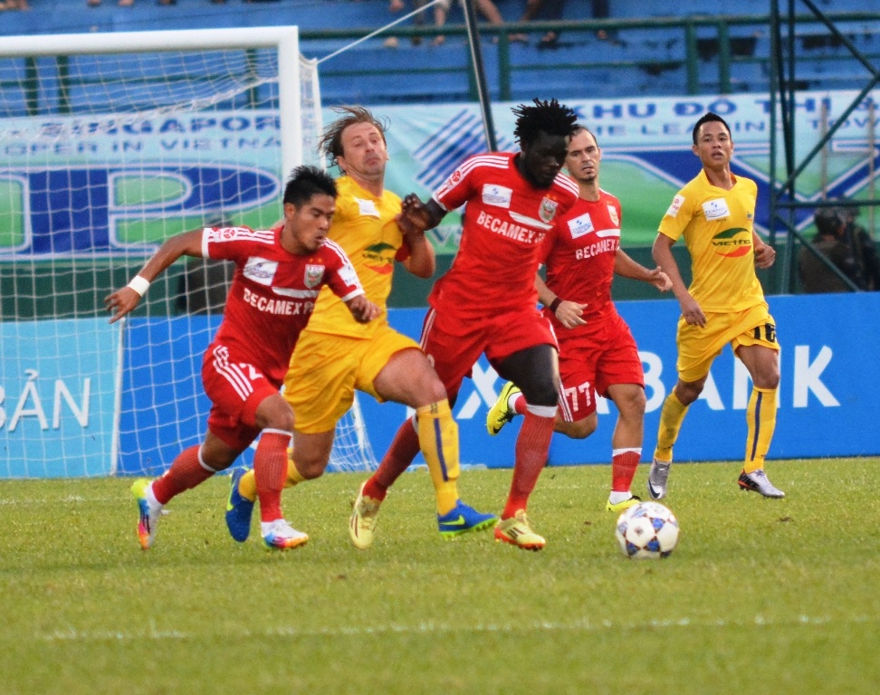 B.Binh Duong khien 10.000 CDV Thanh Hoa gam nham noi buon hinh anh