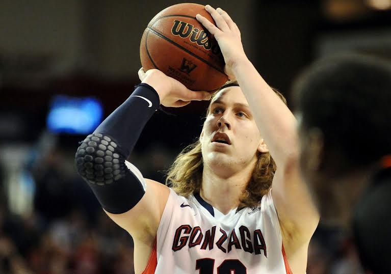 Sao tre NBA Kelly Olynyk den Viet Nam hinh anh