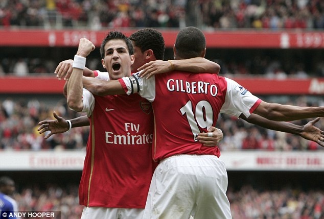 Fabregas phan boi loi the de khoac ao Chelsea hinh anh