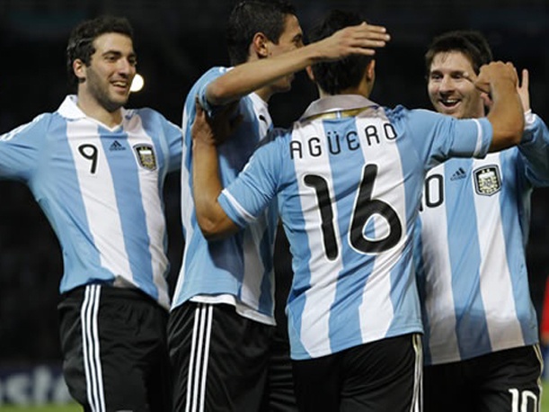 Hàng tấn công siêu mạnh của Argentina với Messi, Higuain, Aguero và Di Maria. Ở 2 trận giao hữu trước World Cup, Argentina đều thắng, ghi 5 bàn, không thủng bàn nào.