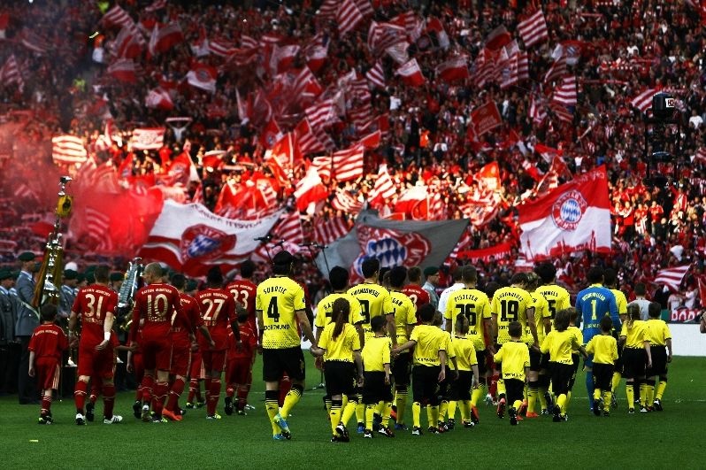 Lối chơi của Bayern và Dortmund nghịch nhau như nước với lửa khiến cầu thủ của 2 đội trong thành phần tuyển Đức rất khó hòa hợp nếu bị áp chơi theo phong cách ngược lại.