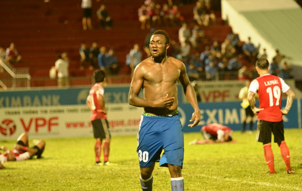 Trận hòa này khiến B.Bình Dương mất ngôi đầu bảng vào tay Hà Nooijn T&T. Họ chỉ có được 36 điểm trong khi đội bóng Thủ đô có 38 điểm sau trận thắng Than Quảng Ninh 5-4.