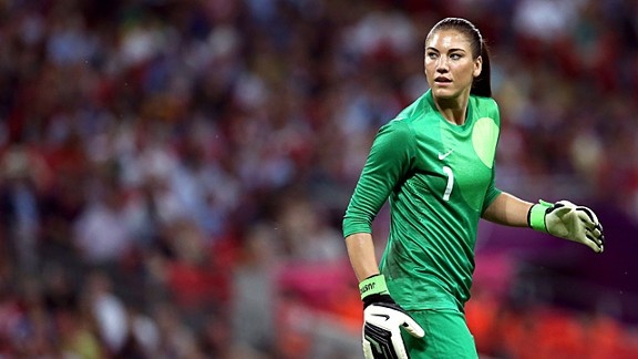 Hoa khoi tuyen My bi bat vi bao luc gia dinh hinh anh