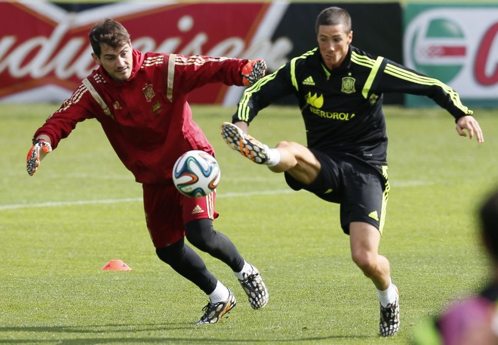 Tây Ban Nha sẽ có một cuộc cách mạng về lực lượng sau World Cup. Hàng loạt công thần như Casillas, Xavi, Alonso, Villa thậm chí Torres và Iniesta được cho là sẽ ra đi để các cầu thủ trẻ lên. Ảnh: AS.