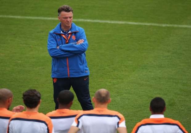 Van Gaal to FIFA dung thu doan thien vi Brazil hinh anh