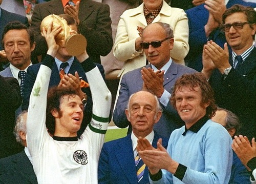 Chức VĐTH của Tây Đức năm 1974 và 1954 bị xem là không trong sạch. Một tiết lộ gây sức khác là Richard H