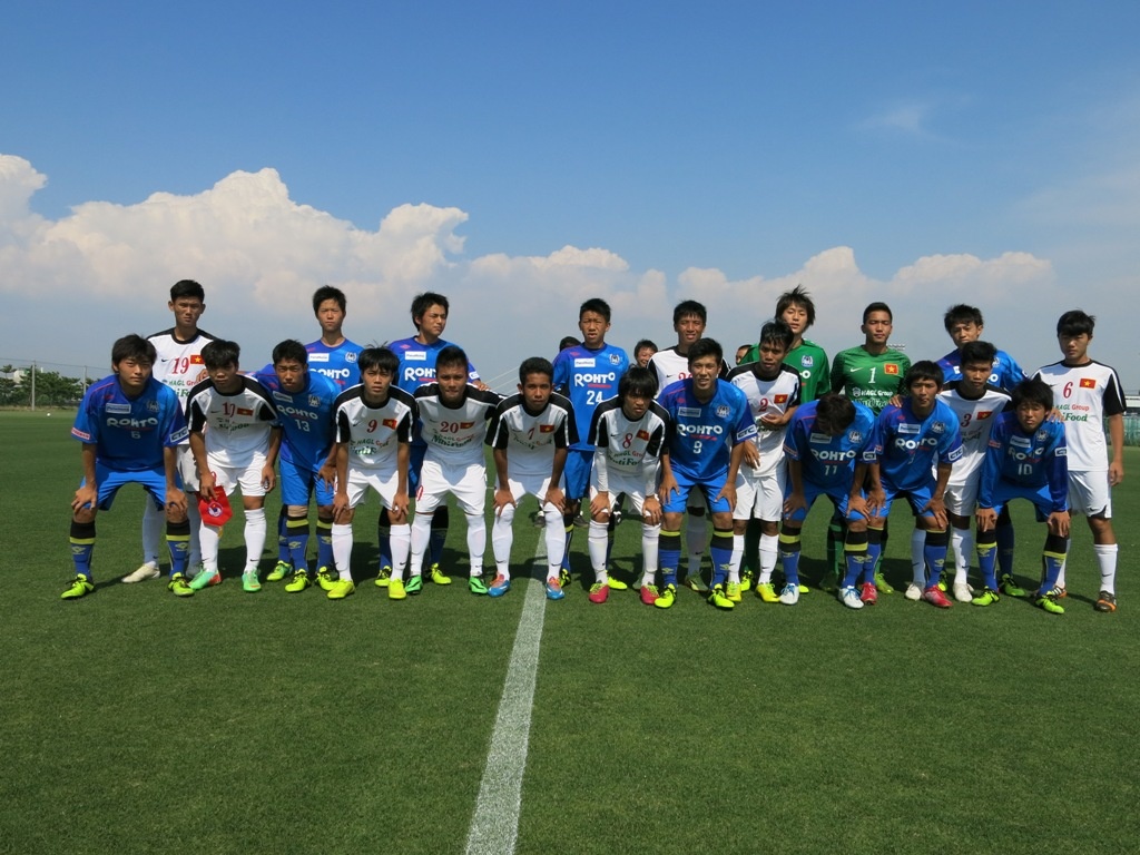 Đội hình xuất phát của 2 đội. U19 Việt Nam sử dụng đội hình xuất phát với nhiều cầu thủ trụ cột.