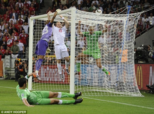 Algeria hòa 0-0 với ĐT Anh tại World Cup 2010 trong 1 trận đấu rất tẻ nhạt.