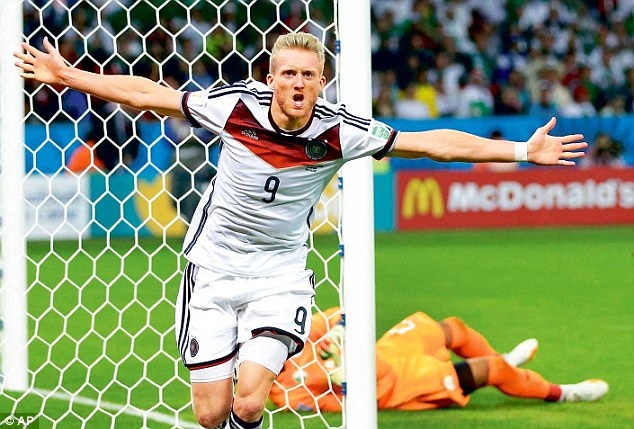 Andre Schurrle khai thông thế bế tắc khi Đức gặp Algeria.